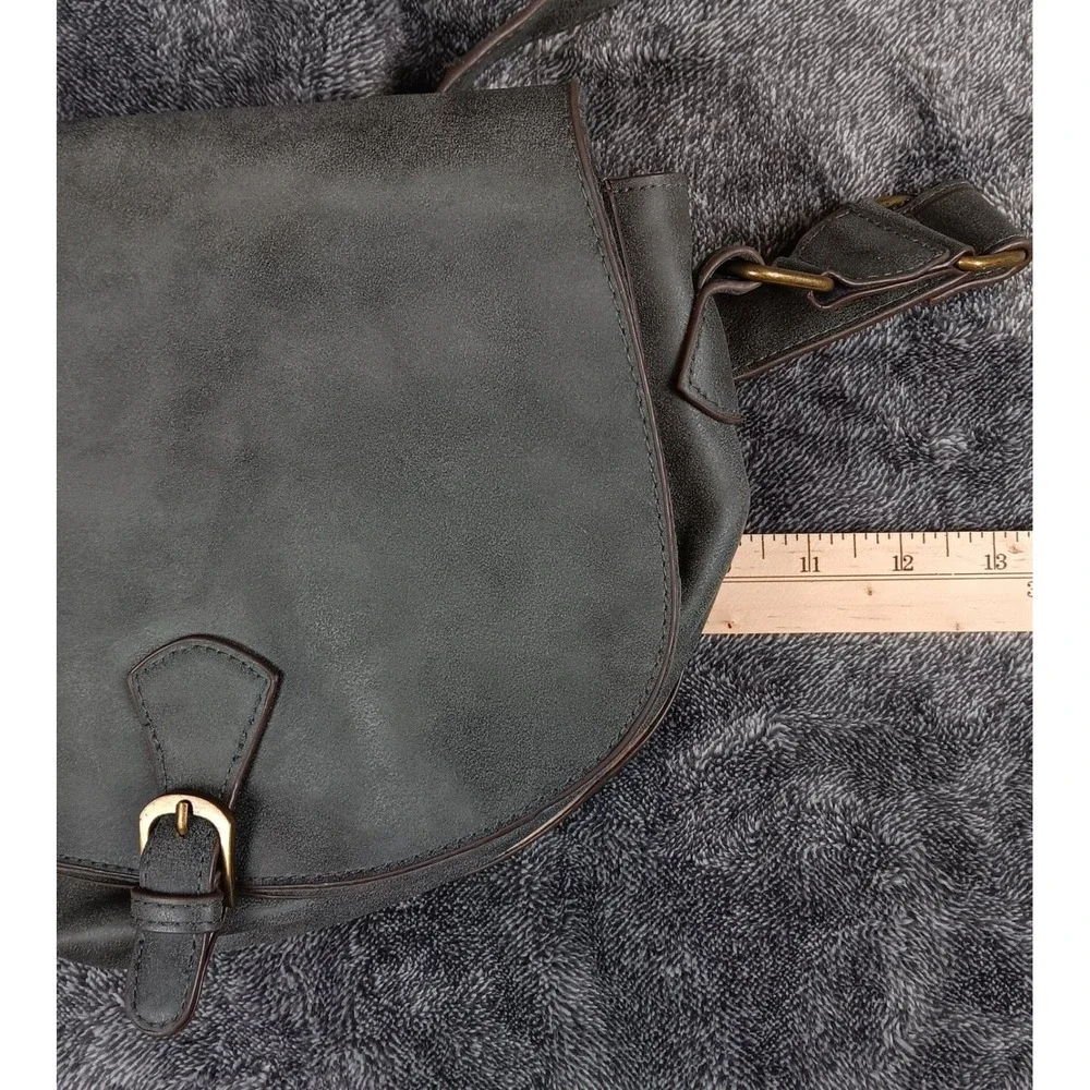 T-Shirt & Jeans Gray Saddle Bag Crossbody Purse Buckle‎ Flap Adjustable Strap